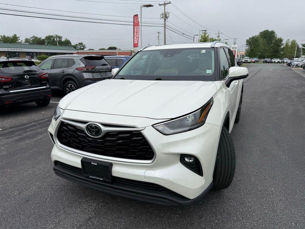 used 2021 Toyota Highlander car, priced at $31,242