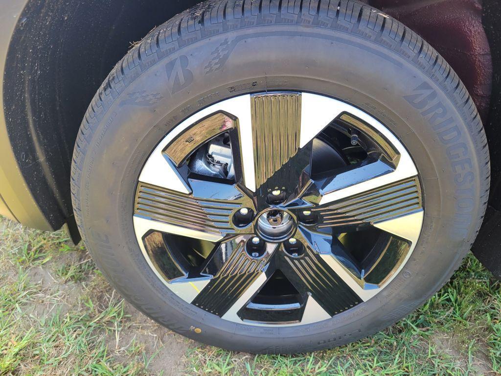 new 2025 Nissan Kicks car, priced at $27,310
