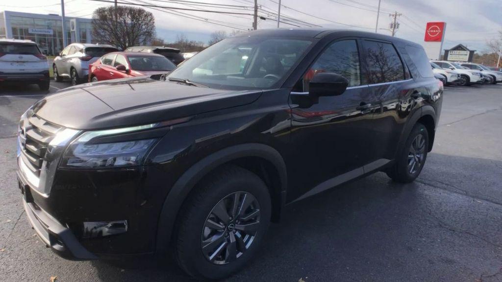 new 2025 Nissan Pathfinder car, priced at $37,360