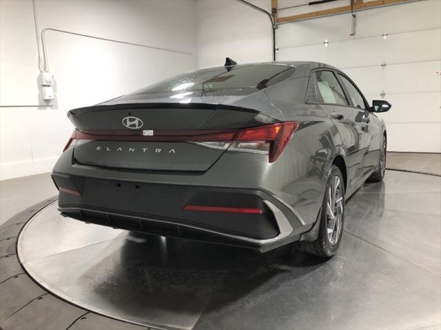 new 2025 Hyundai Elantra car, priced at $23,089