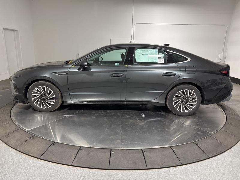 new 2025 Hyundai Sonata Hybrid car, priced at $28,998