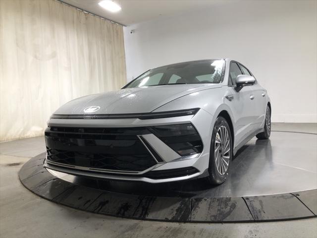 new 2025 Hyundai Sonata Hybrid car, priced at $37,126