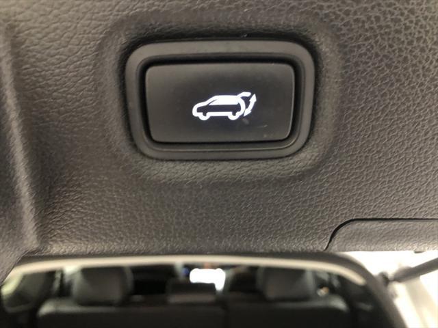 used 2023 Hyundai Santa Fe car, priced at $28,000
