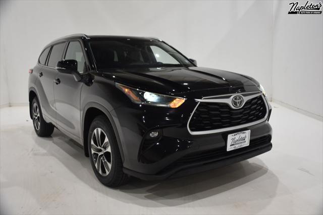 used 2021 Toyota Highlander car, priced at $31,750