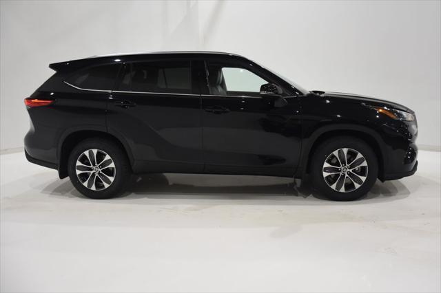 used 2021 Toyota Highlander car, priced at $31,750