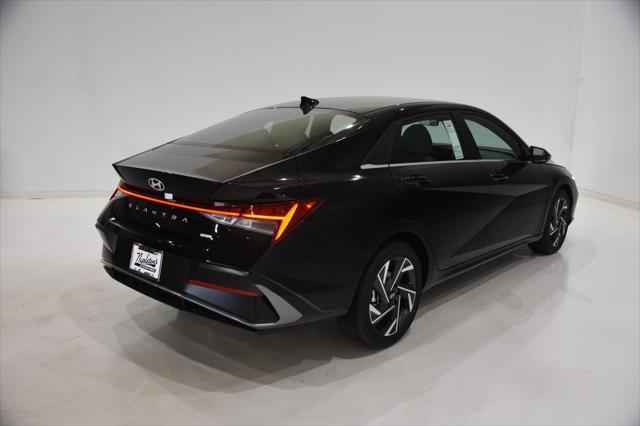 new 2025 Hyundai Elantra car, priced at $30,652