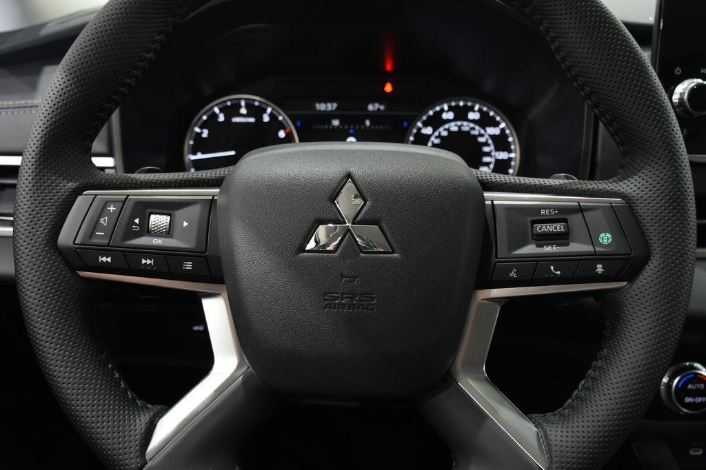 new 2024 Mitsubishi Outlander car, priced at $32,691