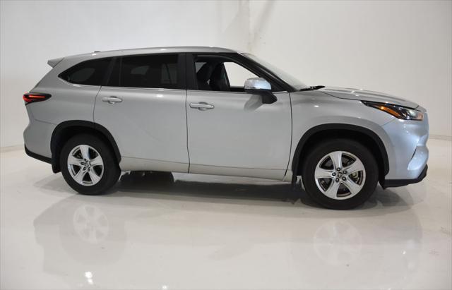 used 2024 Toyota Highlander car, priced at $38,900