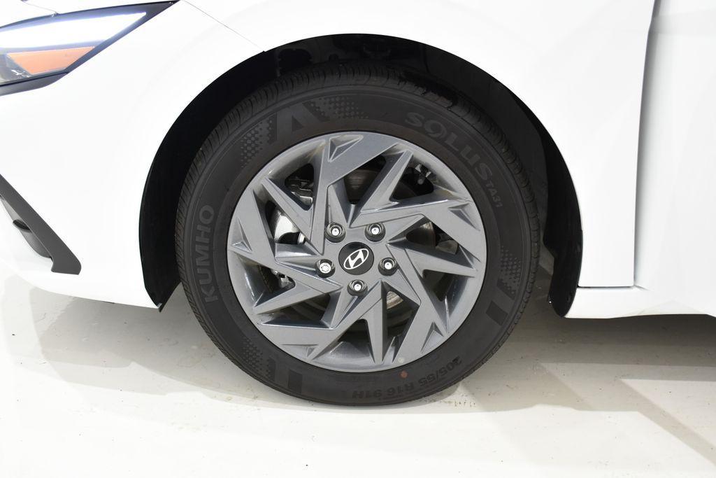 new 2024 Hyundai Elantra car, priced at $25,024