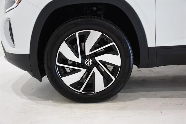 new 2025 Volkswagen Atlas car, priced at $43,920