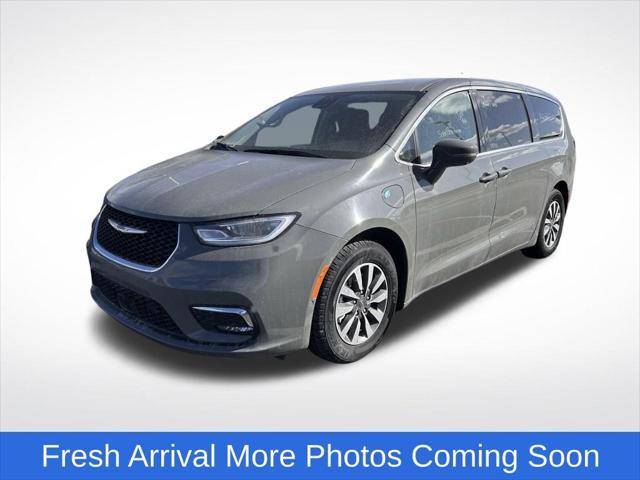 used 2022 Chrysler Pacifica Hybrid car, priced at $21,399