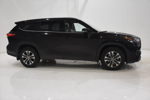 used 2022 Toyota Highlander car, priced at $32,890