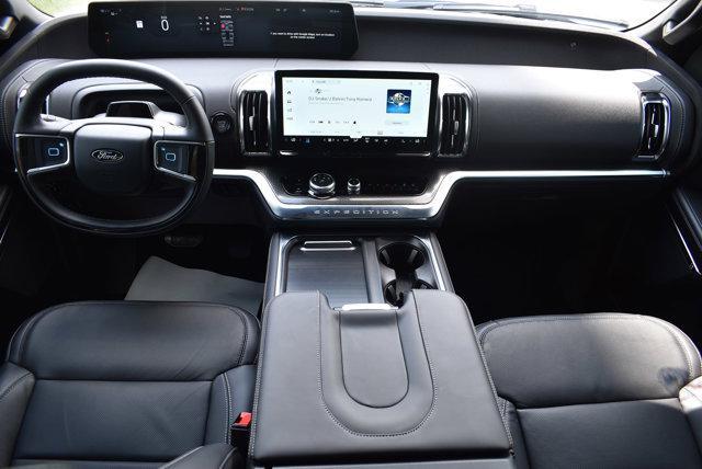 new 2025 Ford Expedition car, priced at $94,222