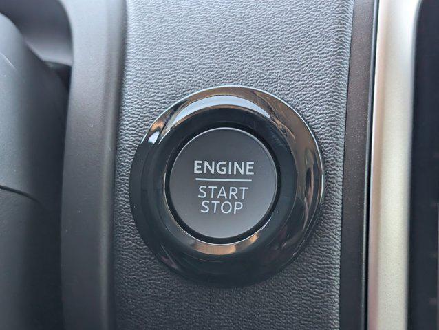 new 2025 Ford Expedition car, priced at $66,571