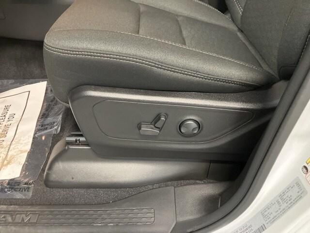 new 2025 Ram 1500 car, priced at $42,992