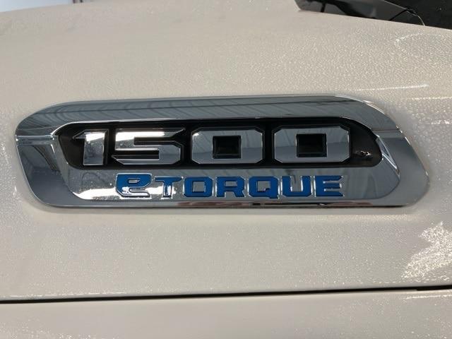 new 2025 Ram 1500 car, priced at $42,992