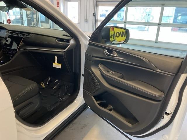 new 2025 Jeep Grand Cherokee L car, priced at $40,070