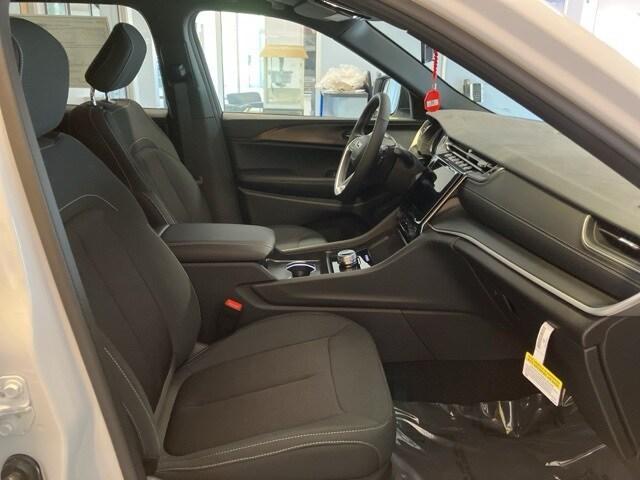 new 2025 Jeep Grand Cherokee L car, priced at $40,070