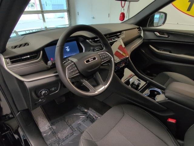 new 2025 Jeep Grand Cherokee car, priced at $38,415