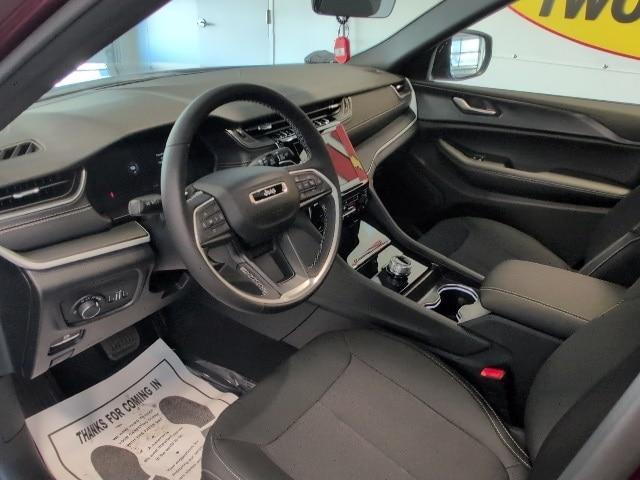 new 2025 Jeep Grand Cherokee car, priced at $38,415