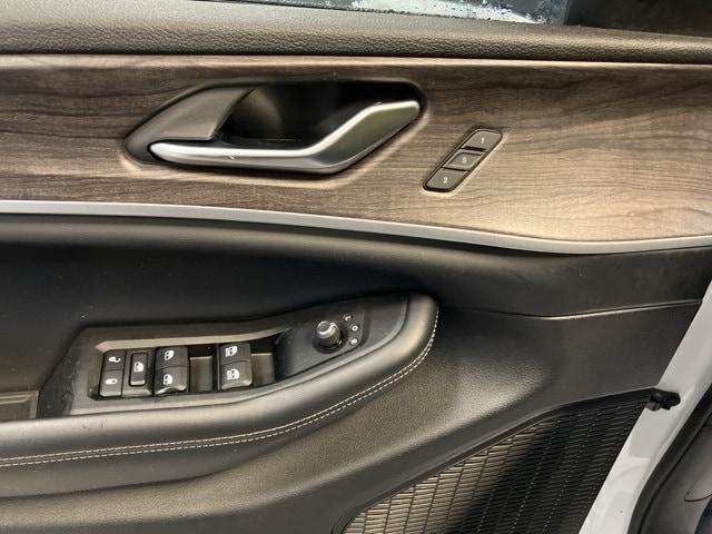 used 2023 Jeep Grand Cherokee car, priced at $30,989