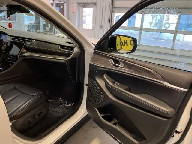 used 2023 Jeep Grand Cherokee car, priced at $30,989