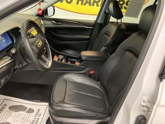 used 2023 Jeep Grand Cherokee car, priced at $30,989