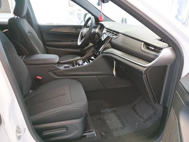 new 2025 Jeep Grand Cherokee car, priced at $39,820