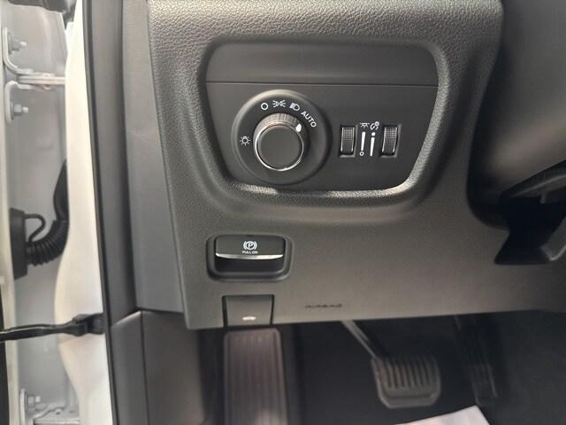 new 2025 Jeep Grand Cherokee car, priced at $40,380