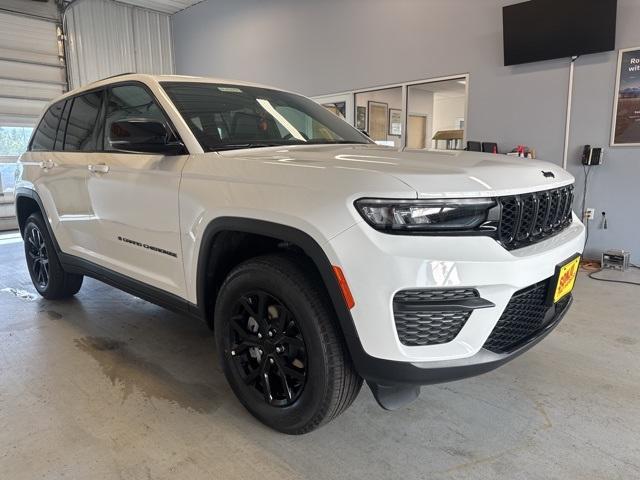 new 2025 Jeep Grand Cherokee car, priced at $42,130