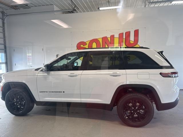 new 2025 Jeep Grand Cherokee car, priced at $42,130