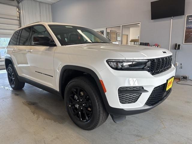 new 2025 Jeep Grand Cherokee car, priced at $42,130
