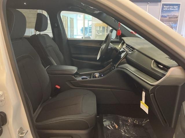 new 2025 Jeep Grand Cherokee L car, priced at $39,280