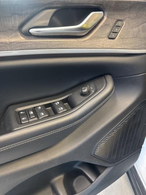 used 2023 Jeep Grand Cherokee car, priced at $29,962