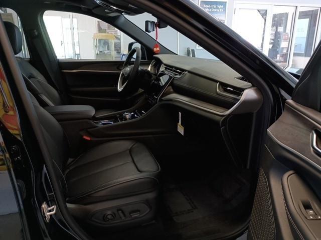 new 2025 Jeep Grand Cherokee car, priced at $49,180
