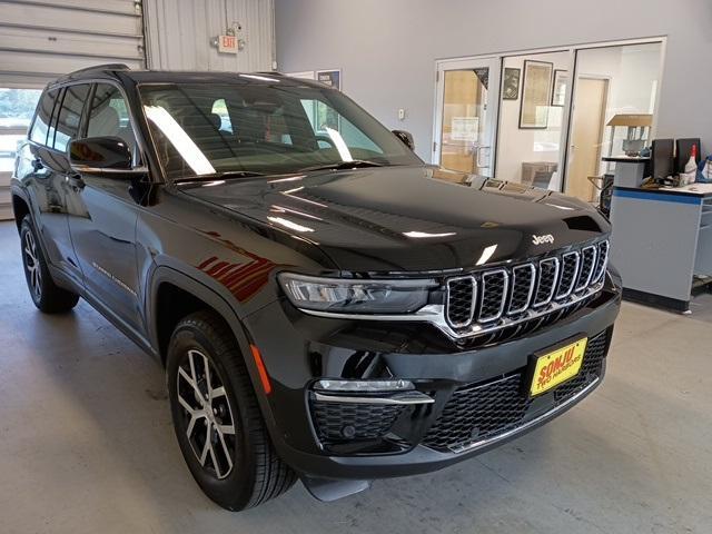 new 2025 Jeep Grand Cherokee car, priced at $49,180