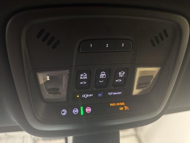 used 2023 Chevrolet Traverse car, priced at $35,989