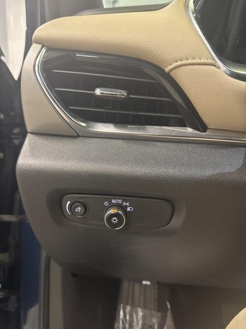 used 2023 Chevrolet Traverse car, priced at $35,989