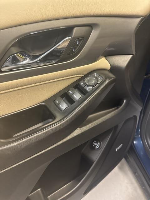 used 2023 Chevrolet Traverse car, priced at $35,989