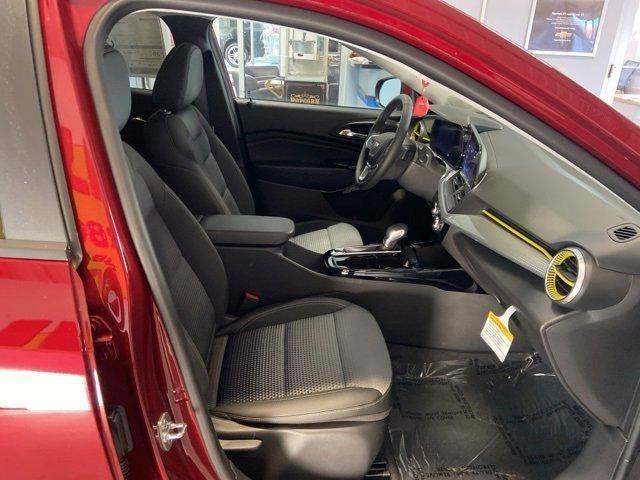 new 2025 Chevrolet Trax car, priced at $22,999