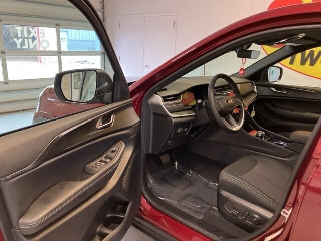 new 2025 Jeep Grand Cherokee car, priced at $36,670