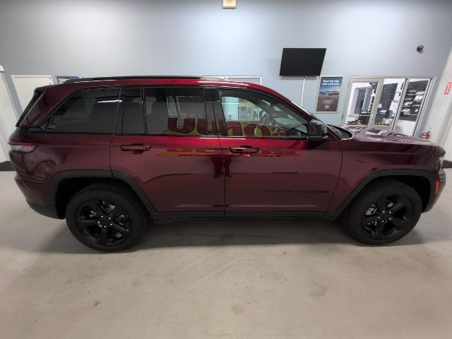 new 2025 Jeep Grand Cherokee car, priced at $52,180