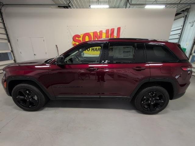 new 2025 Jeep Grand Cherokee car, priced at $52,180