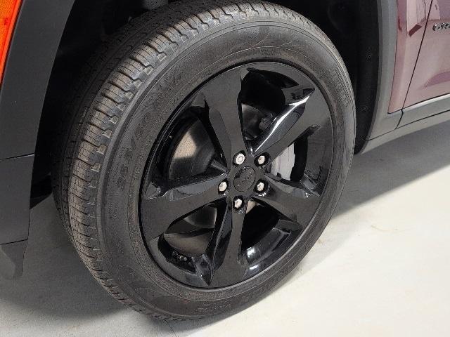 new 2025 Jeep Grand Cherokee car, priced at $52,180