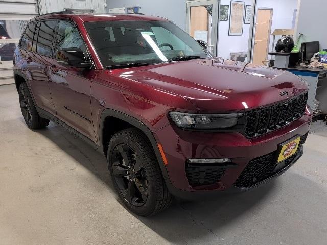 new 2025 Jeep Grand Cherokee car, priced at $52,180
