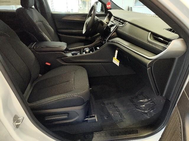 new 2025 Jeep Grand Cherokee car, priced at $39,820