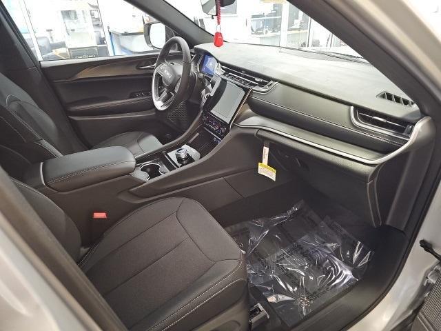 new 2025 Jeep Grand Cherokee car, priced at $36,670