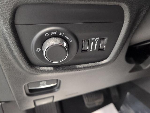 new 2025 Jeep Grand Cherokee car, priced at $38,415