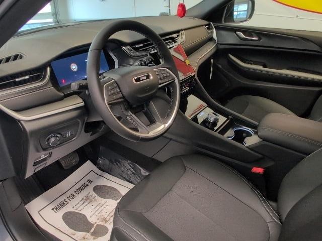 new 2025 Jeep Grand Cherokee car, priced at $38,415