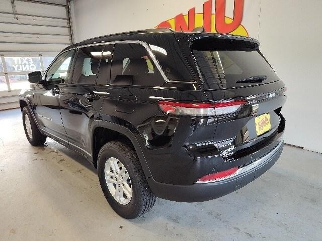 new 2025 Jeep Grand Cherokee car, priced at $40,415